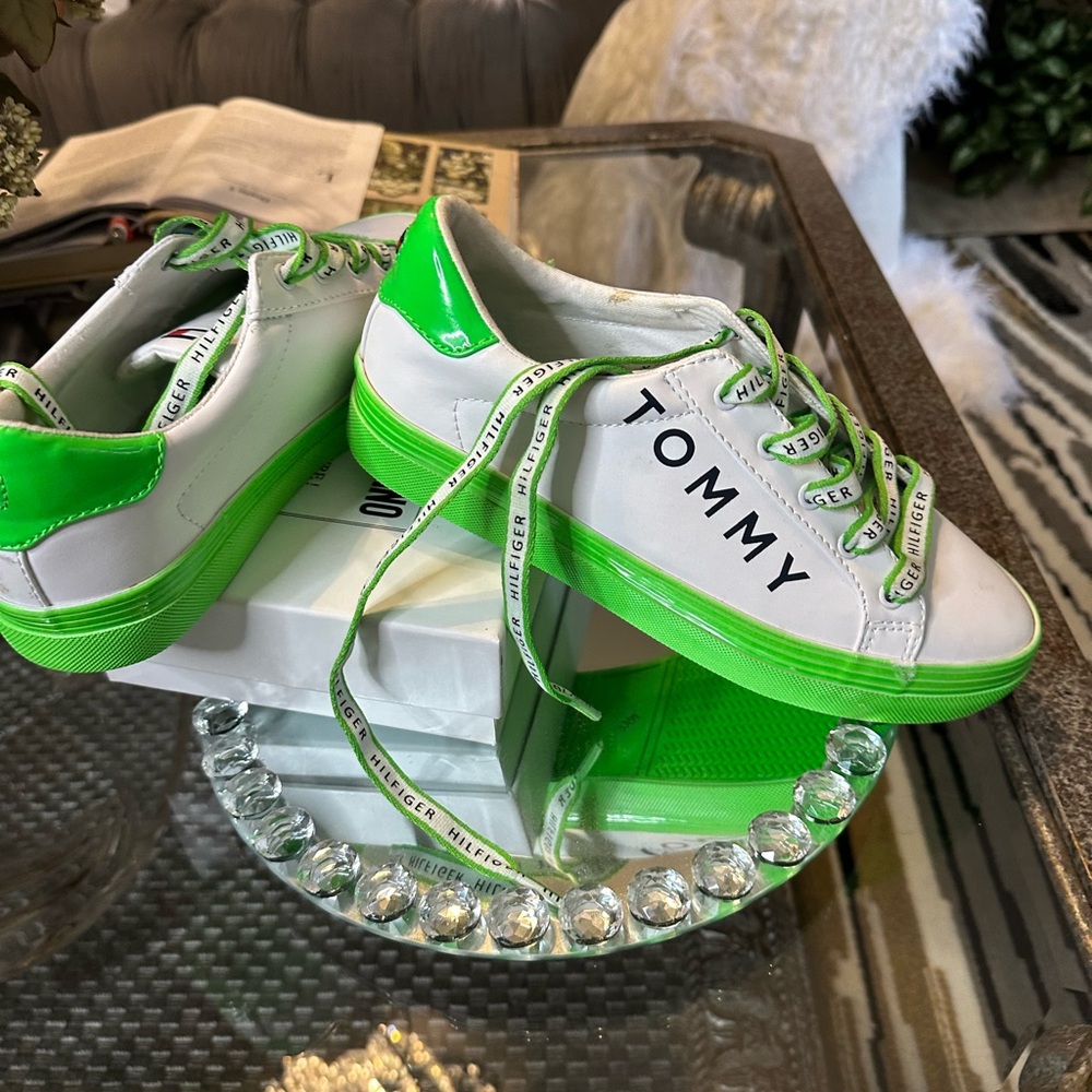 🔥🔥🔥Tommy Hilfiger White and Neon Green Sneakers🔥🔥🔥 - Picture 4 of 8